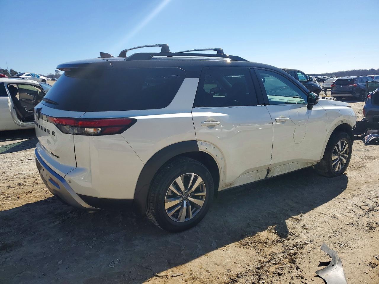 2022 Nissan Pathfinder Sl - zdjęcie 3