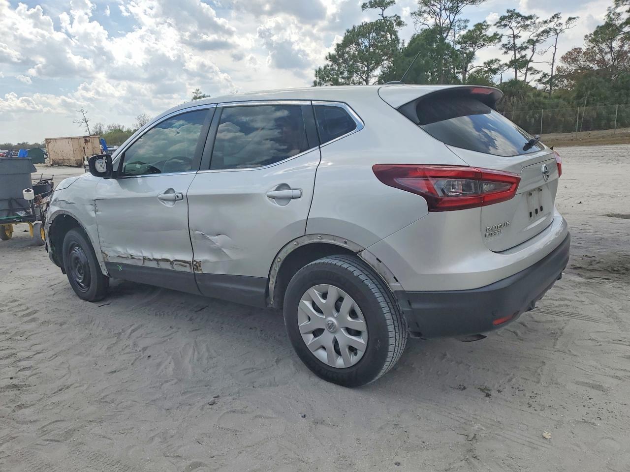 2020 Nissan Rogue Sport S - zdjęcie 2