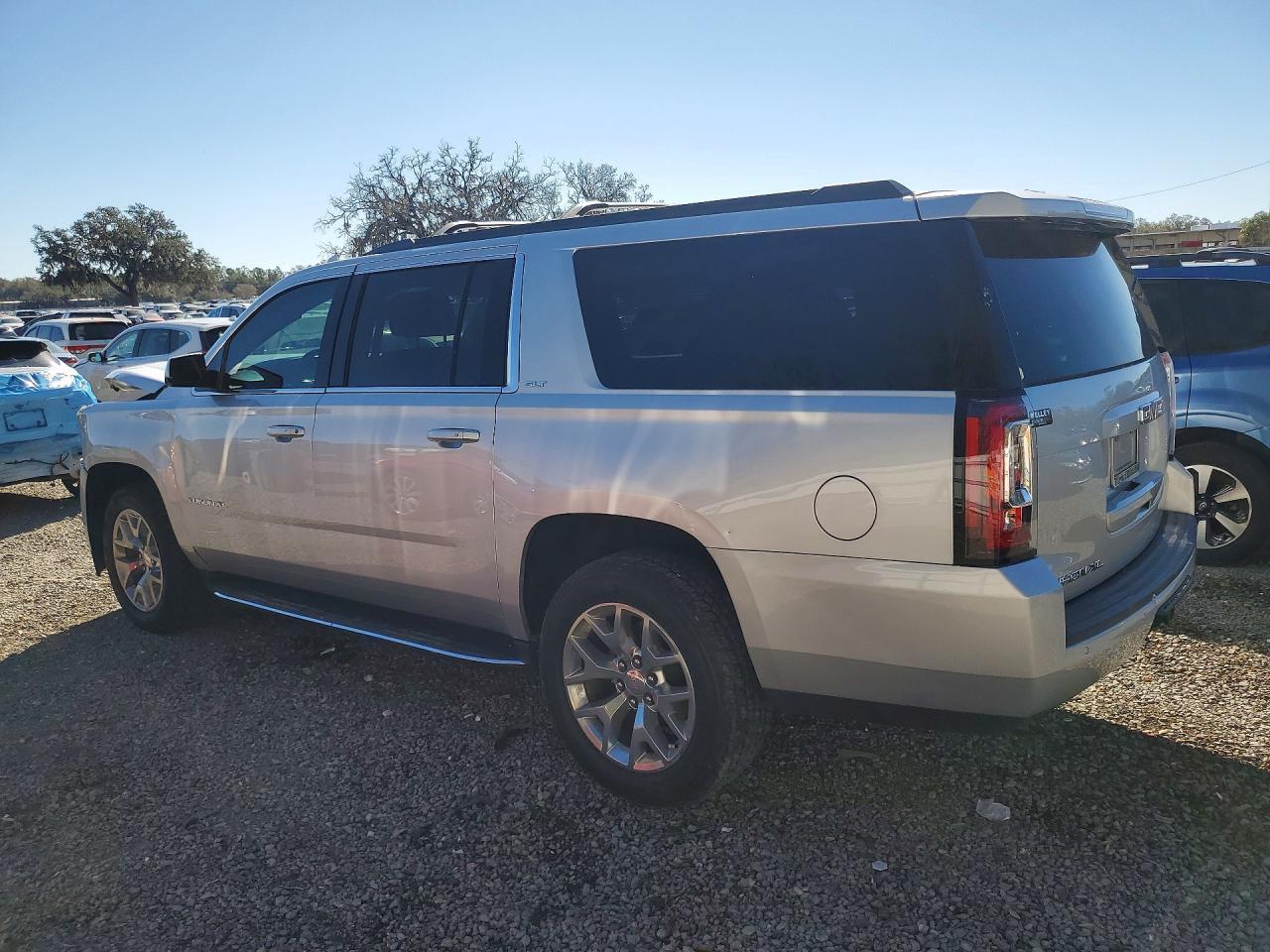 2019 GMC Yukon Xl K1500 Slt - zdjęcie 2