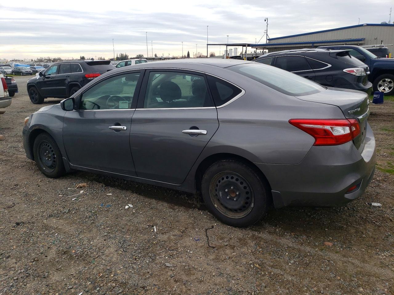 2019 Nissan Sentra S - zdjęcie 2