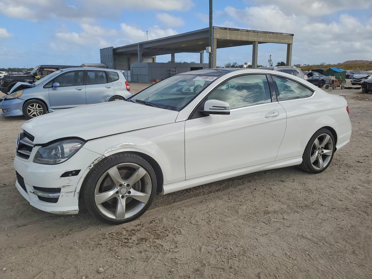 2015 Mercedes-Benz C 350 - zdjęcie główne