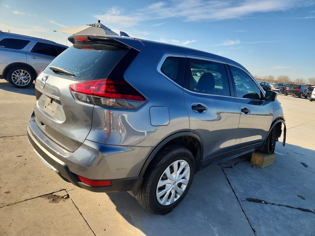 2020 Nissan Rogue S - zdjęcie 3