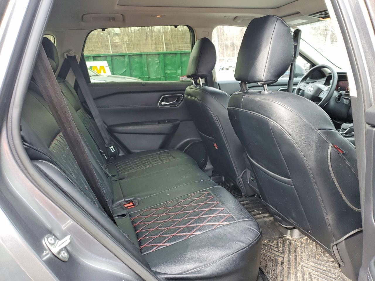 2025 Nissan Rogue Platinum - zdjęcie 11