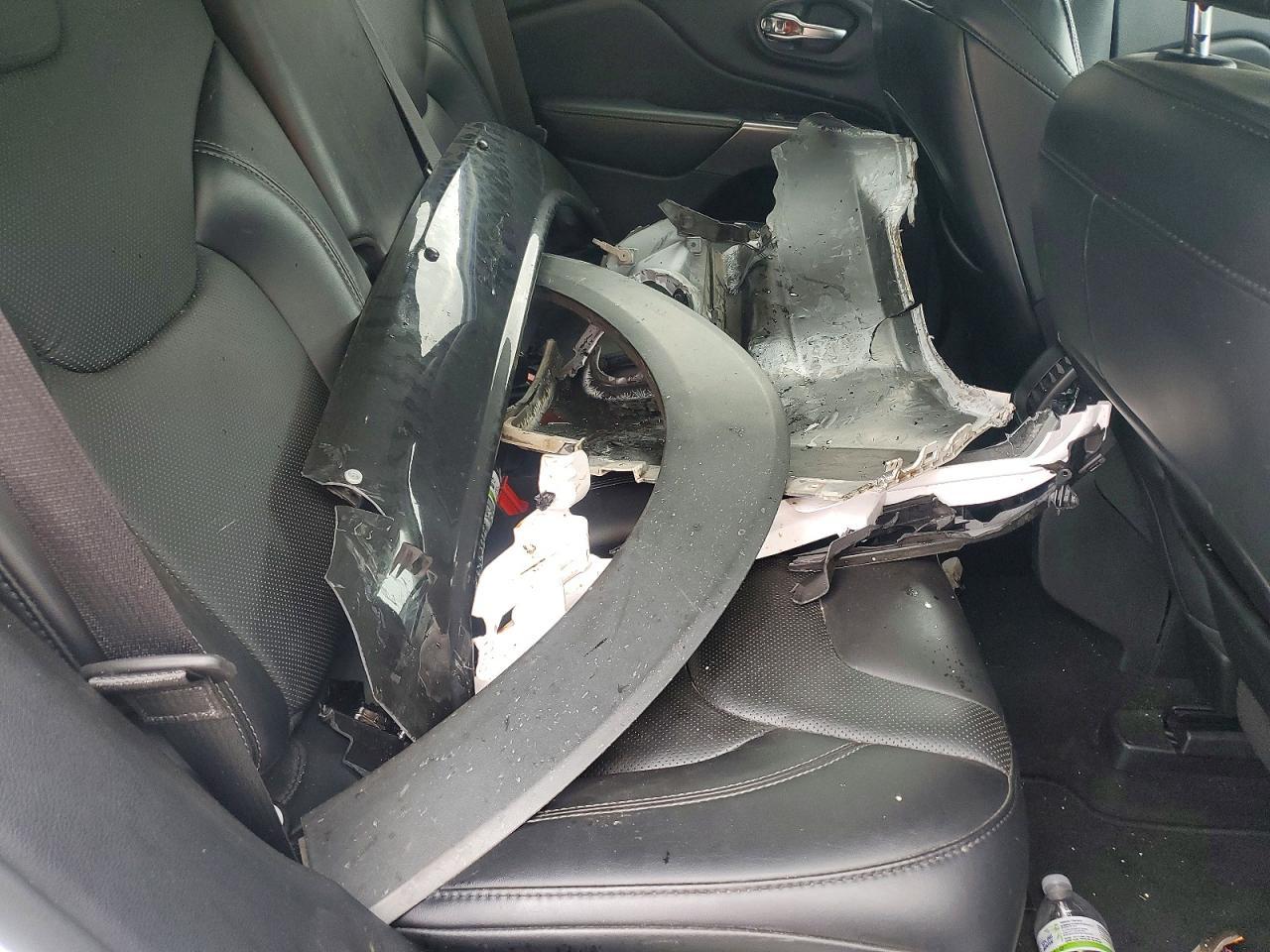 2021 Jeep Cherokee Latitude Lux - zdjęcie 11