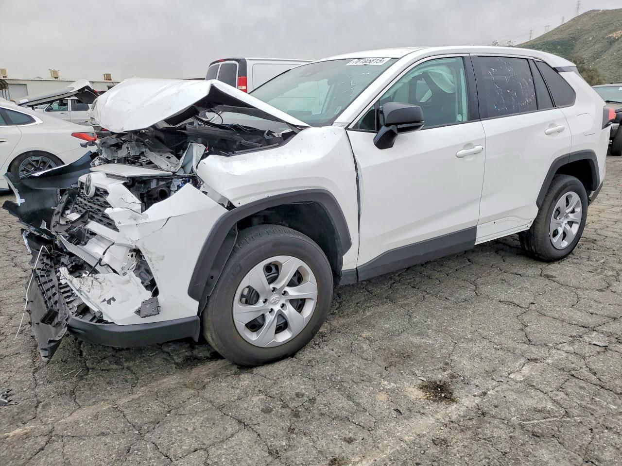 2025 Toyota Rav4 Le - zdjęcie główne