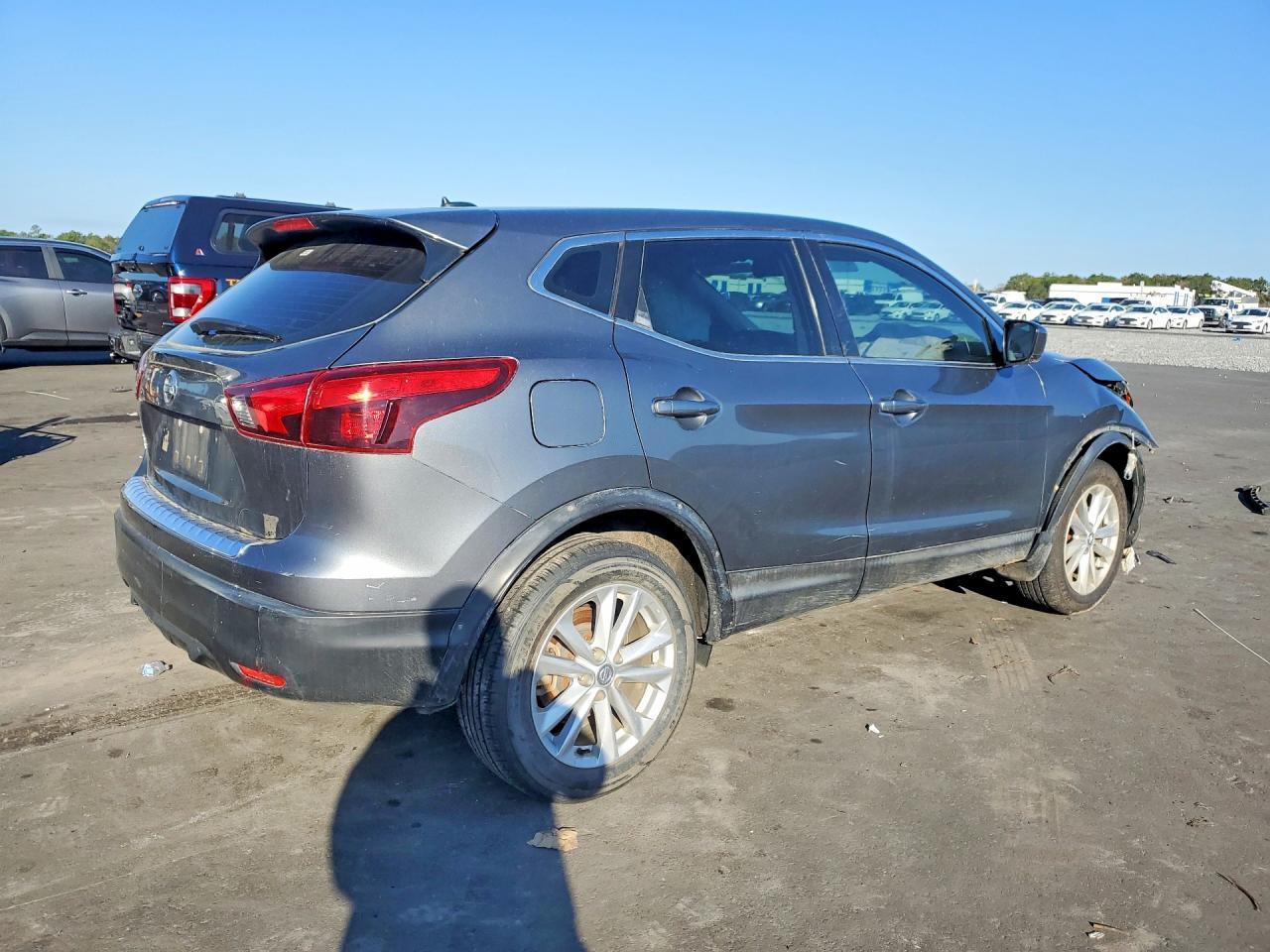 2018 Nissan Rogue Sport S - zdjęcie 3