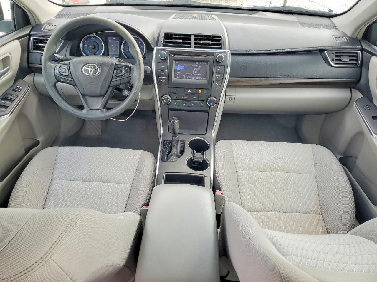 2017 Toyota Camry Le - zdjęcie 8