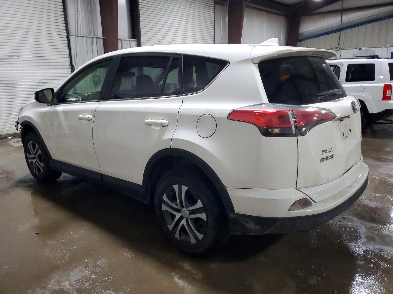 2018 Toyota Rav4 Le - zdjęcie 2