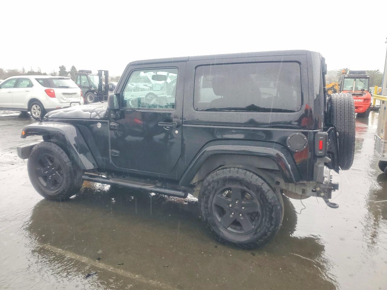 2015 Jeep Wrangler Sahara - zdjęcie 2
