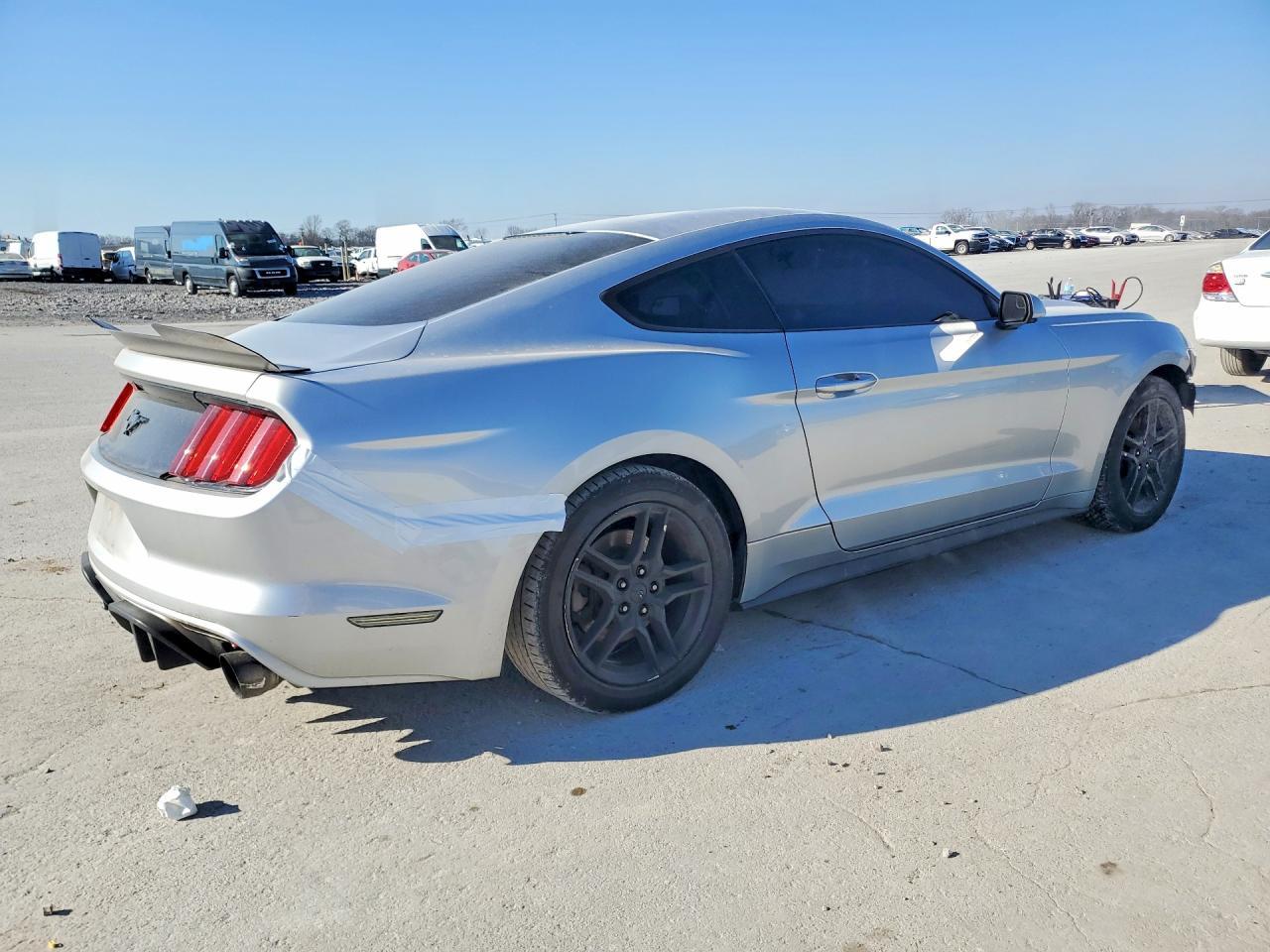 2015 Ford Mustang - zdjęcie 3