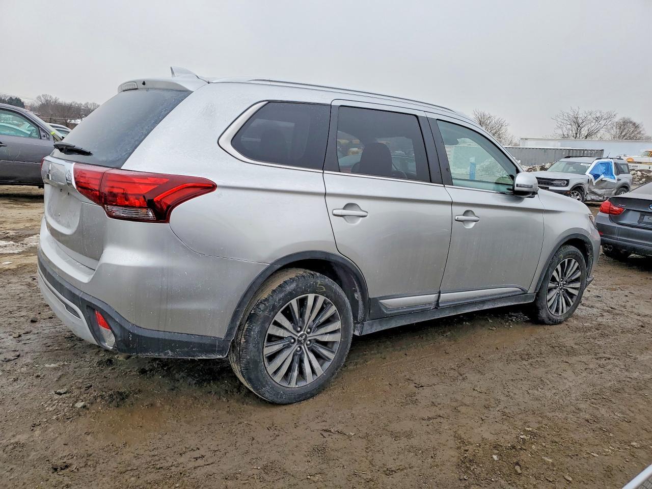2020 Mitsubishi Outlander Se - zdjęcie 3