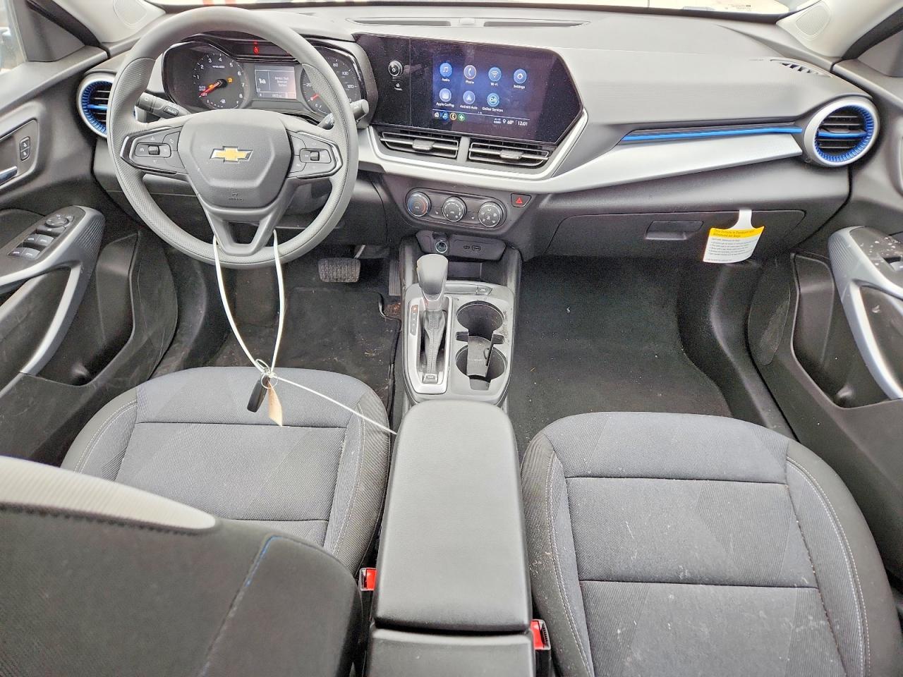 2025 Chevrolet Trax Ls - zdjęcie 8