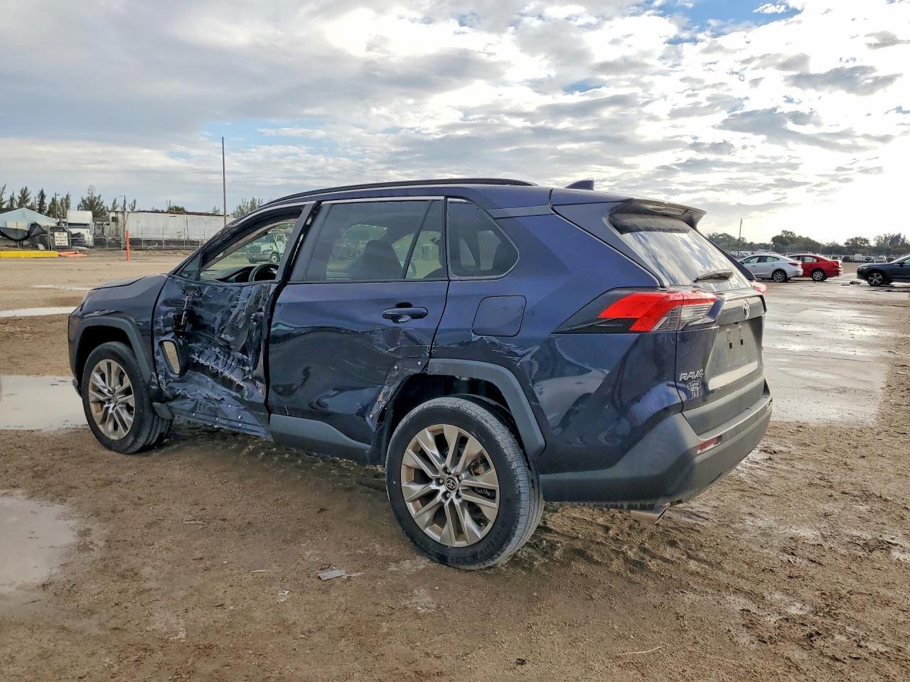 2023 Toyota Rav4 Xle Premium - zdjęcie 2