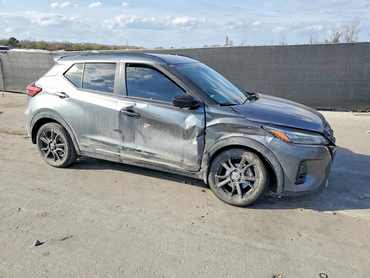 2024 Nissan Kicks Sr - zdjęcie 4