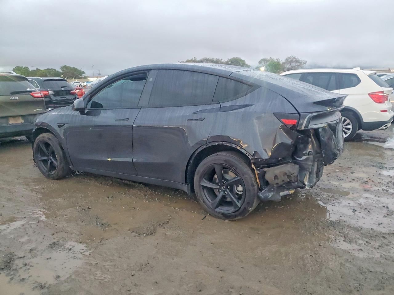 2026 Tesla Model Y - zdjęcie 2