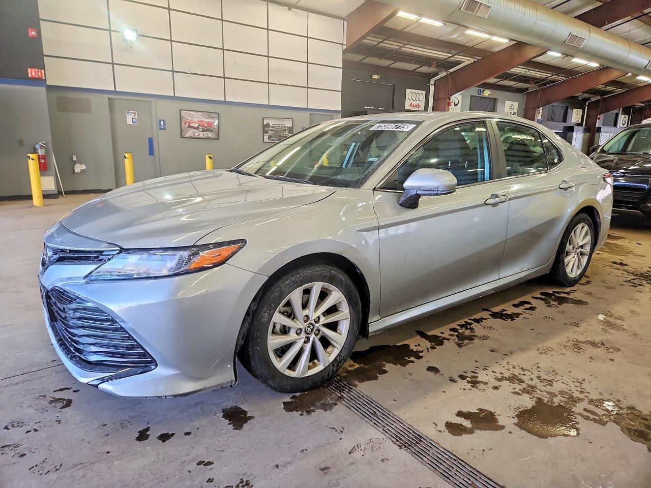 2024 Toyota Camry Le - zdjęcie główne