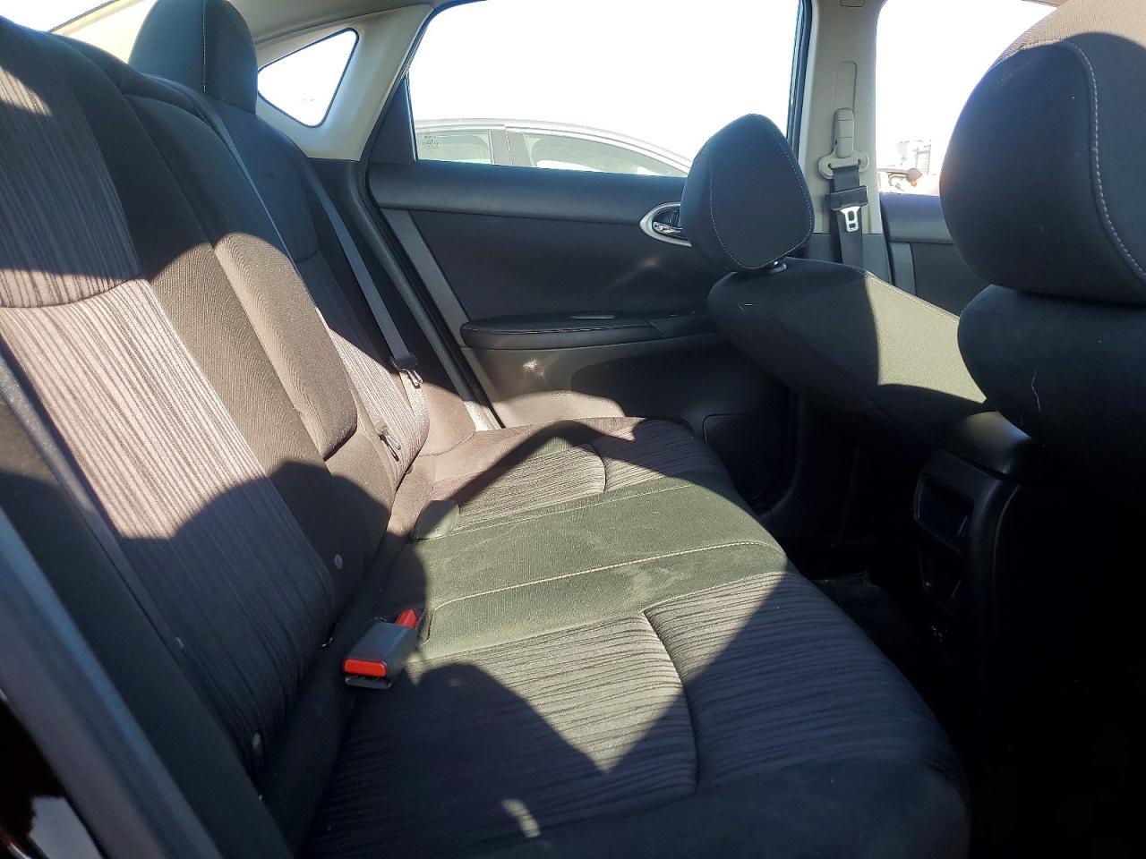 2019 Nissan Sentra S - zdjęcie 10