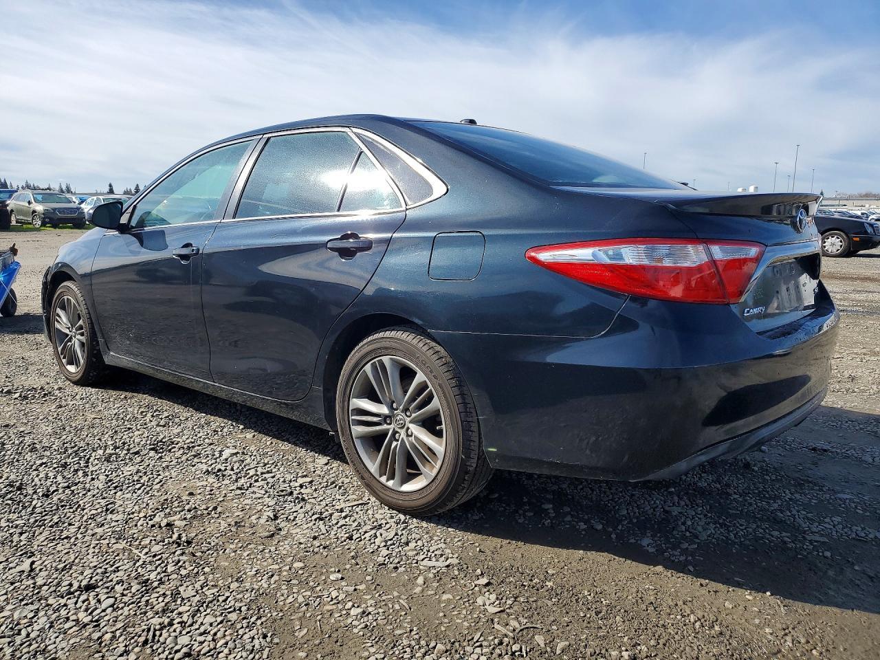 2015 Toyota Camry - zdjęcie 2