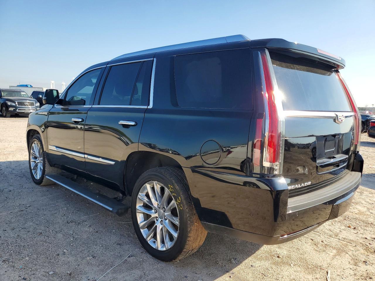 2019 Cadillac Escalade Premium Luxury - zdjęcie 2