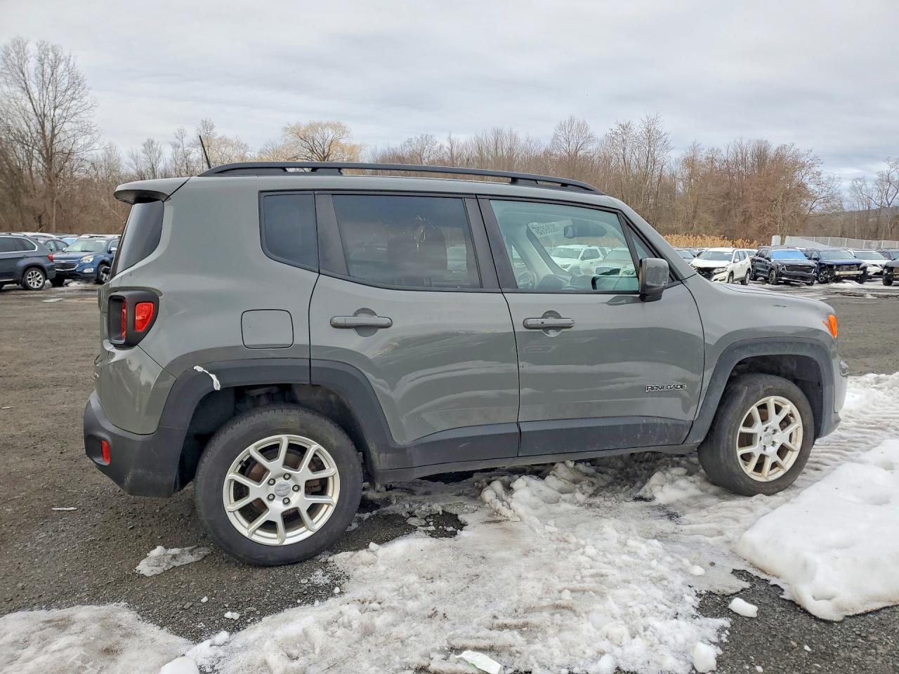 2020 Jeep Renegade Latitude - zdjęcie 3