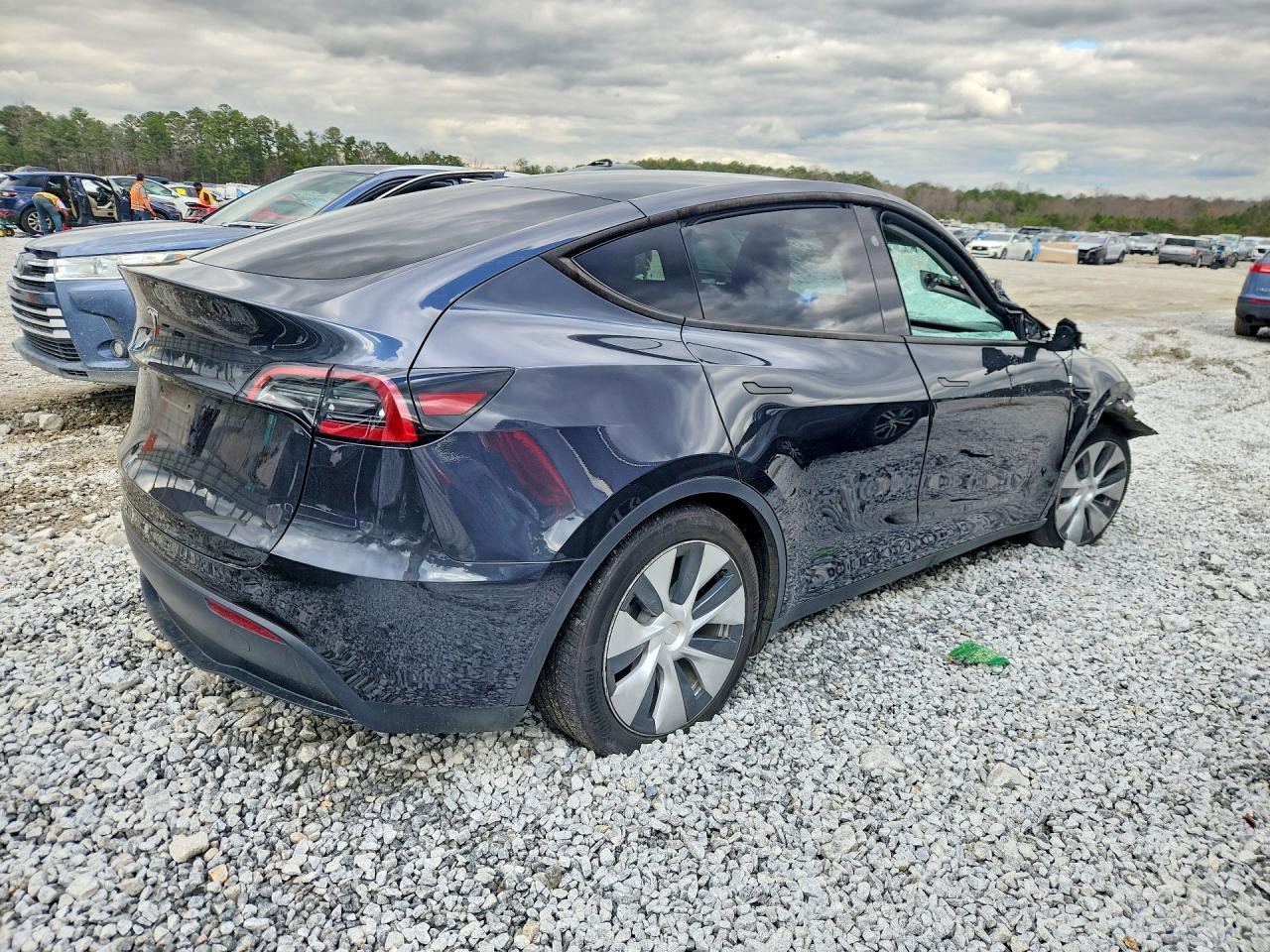 2024 Tesla Model Y - zdjęcie 3