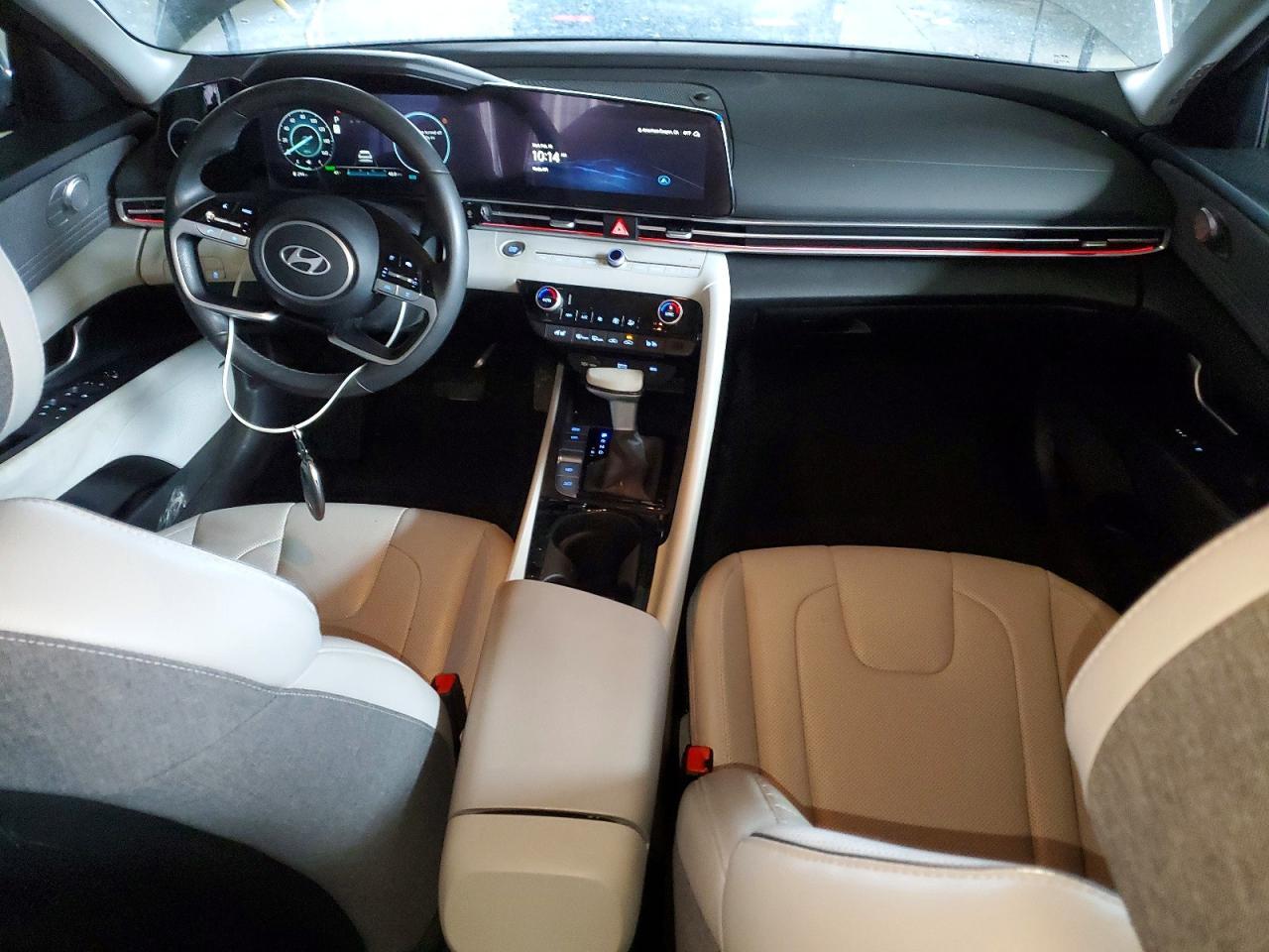 2025 Hyundai Elantra Limited - zdjęcie 8