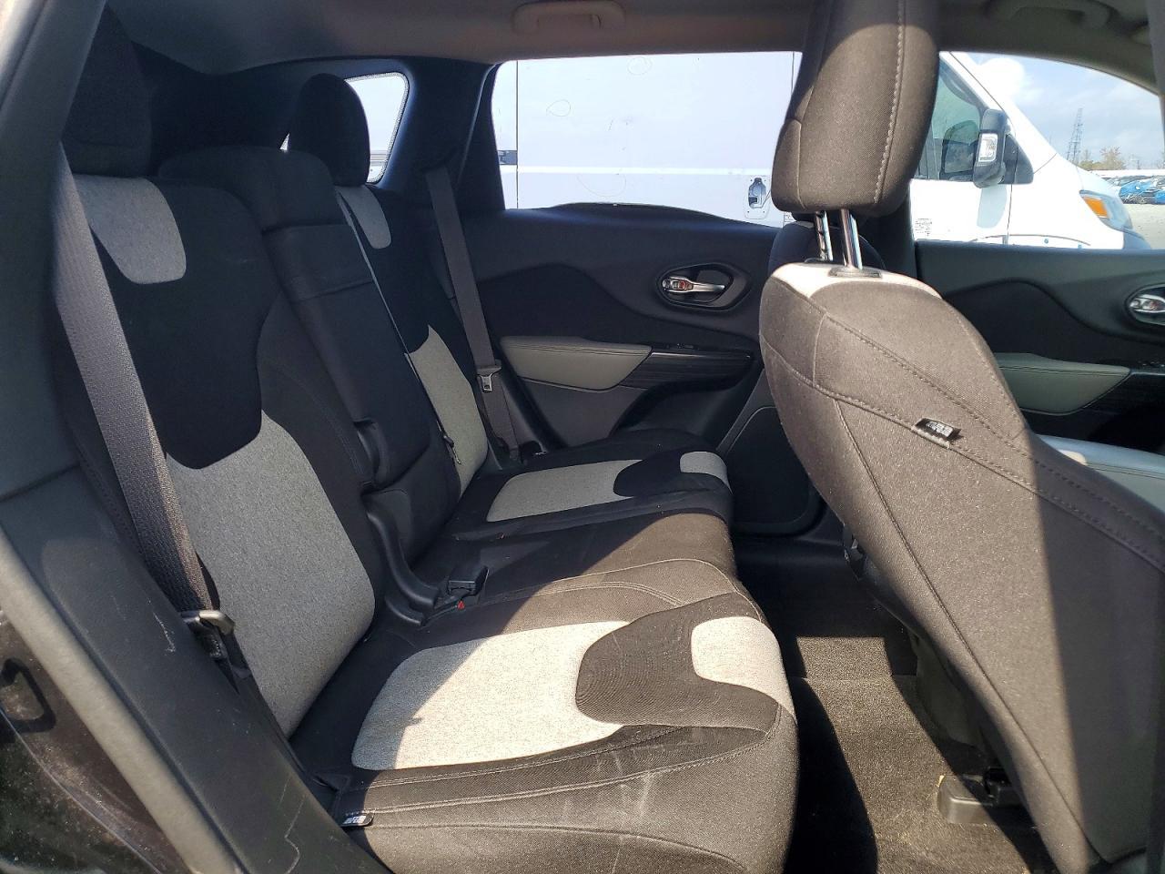2014 Jeep Cherokee Sport - zdjęcie 11