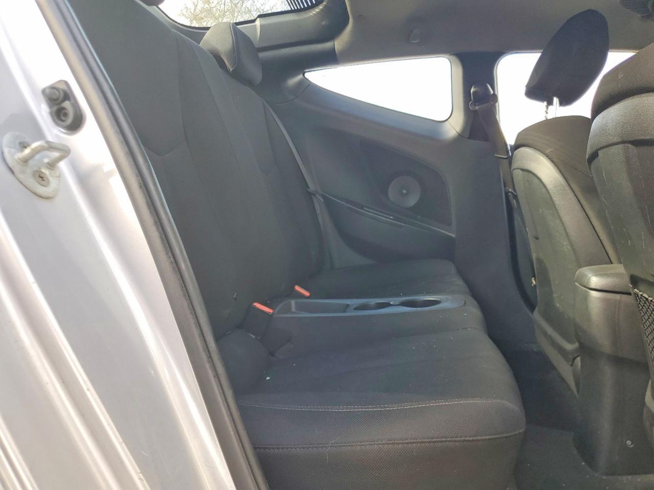 2016 Hyundai Veloster Base - zdjęcie 10
