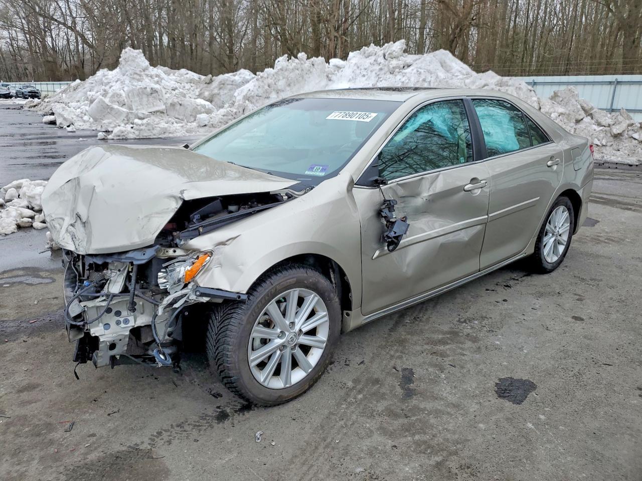 2014 Toyota Camry Se - zdjęcie główne