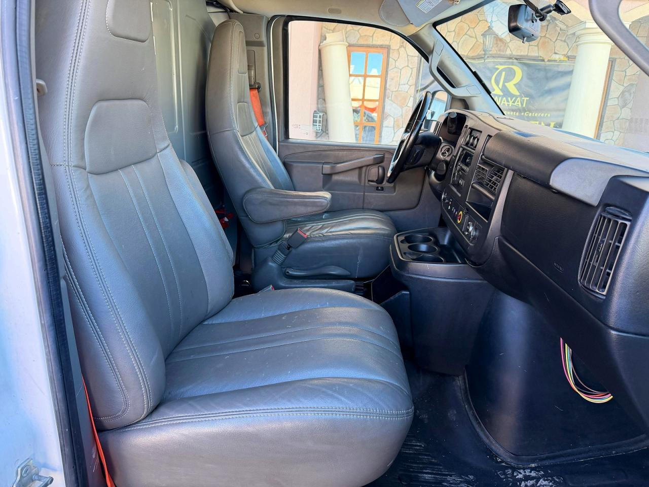 2017 Chevrolet Express G2500 - zdjęcie 8