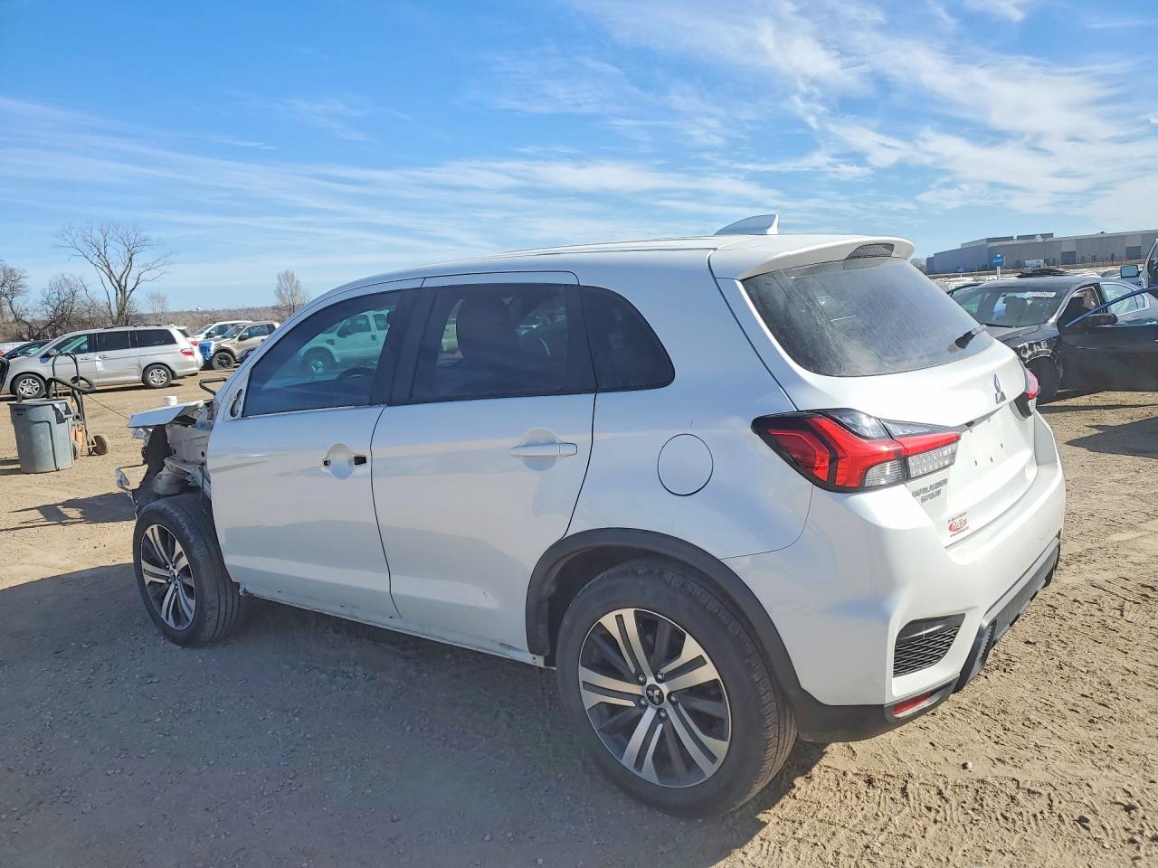 2020 Mitsubishi Outlander Sport Es - zdjęcie 2