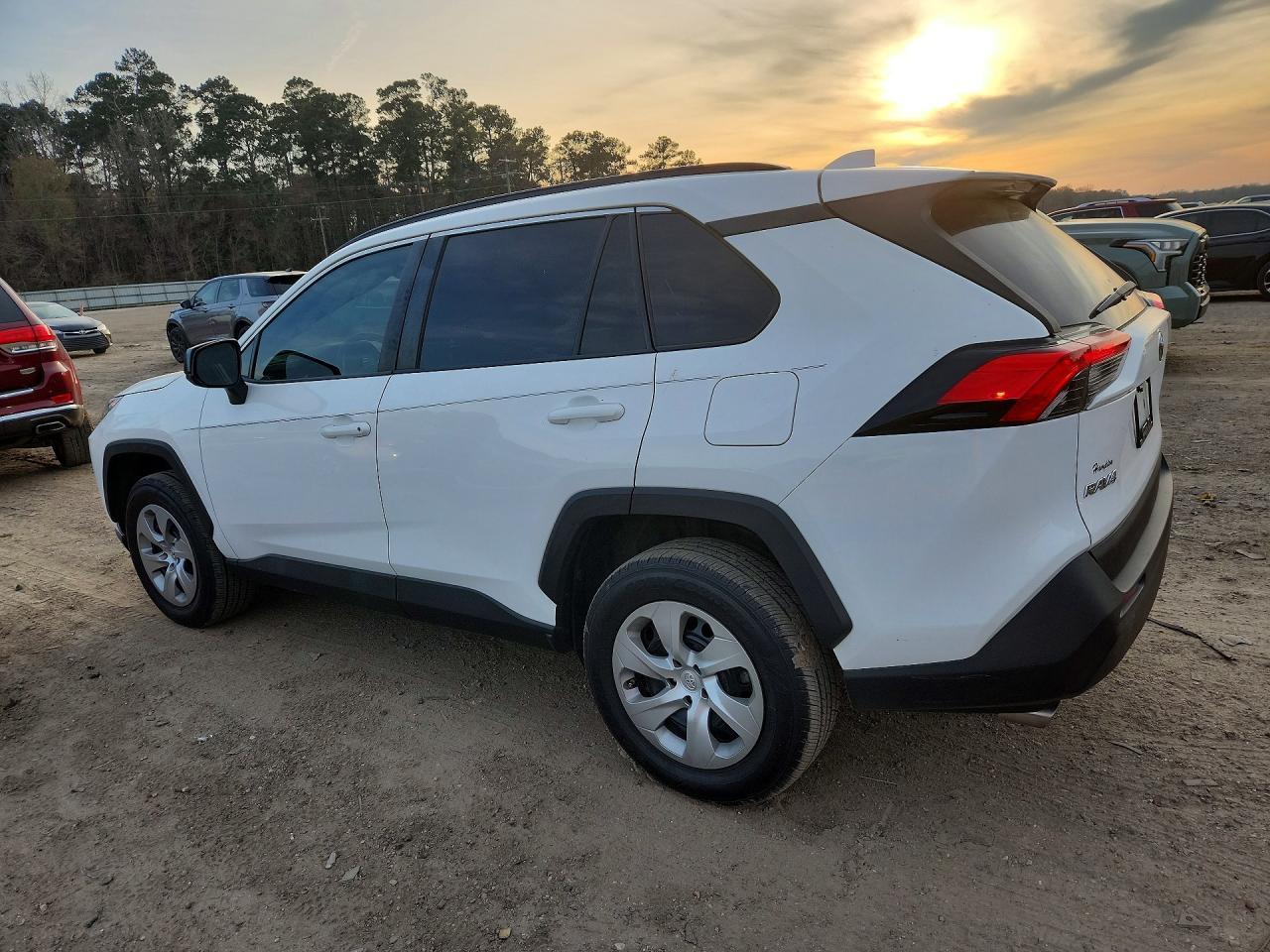 2021 Toyota Rav4 Le - zdjęcie 2