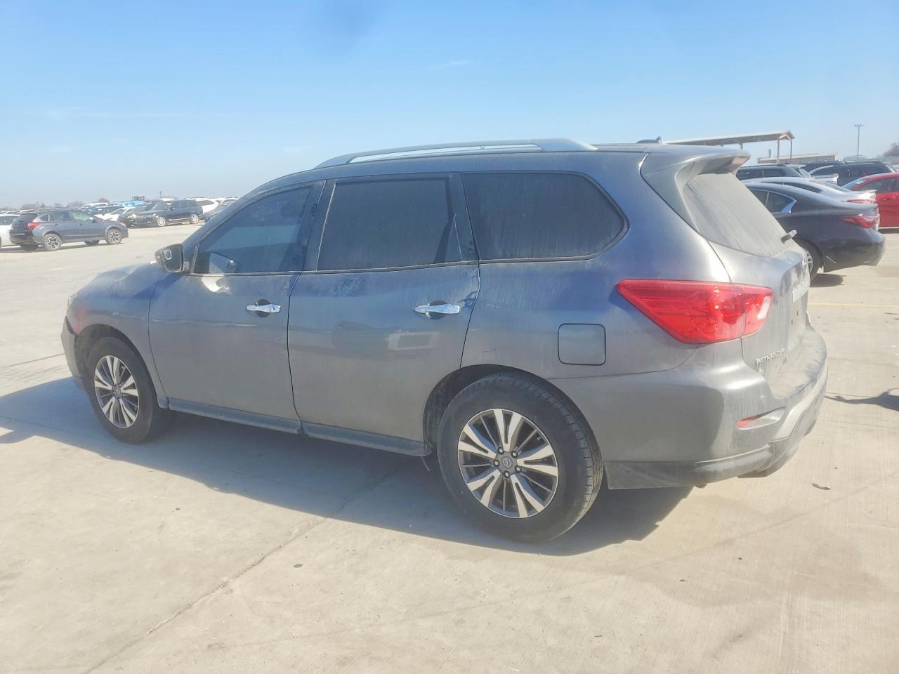 2018 Nissan Pathfinder S - zdjęcie 2