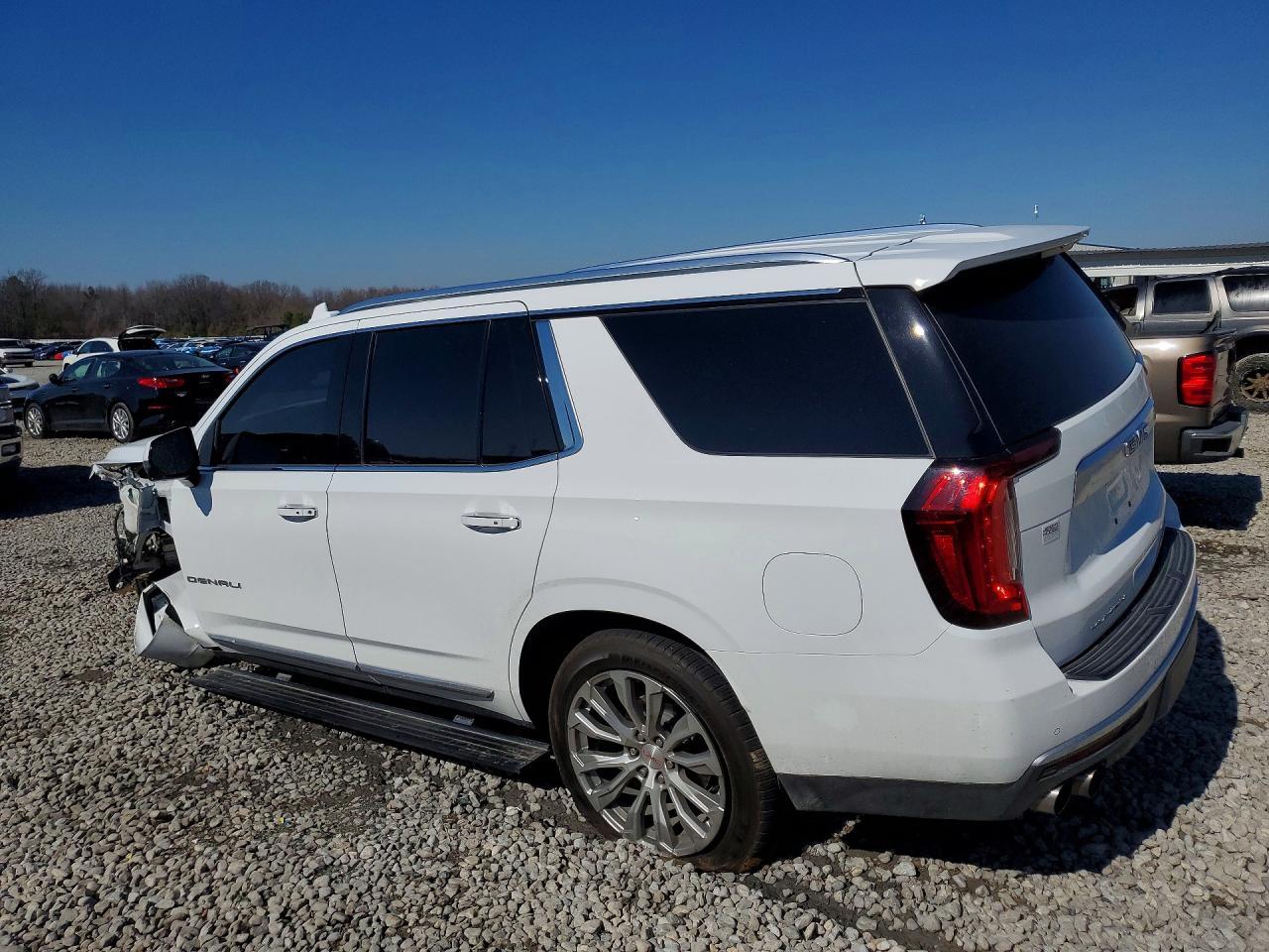 2022 GMC Yukon Denali - zdjęcie 2