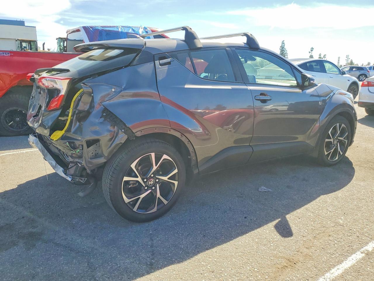 2021 Toyota C-Hr Xle - zdjęcie 3