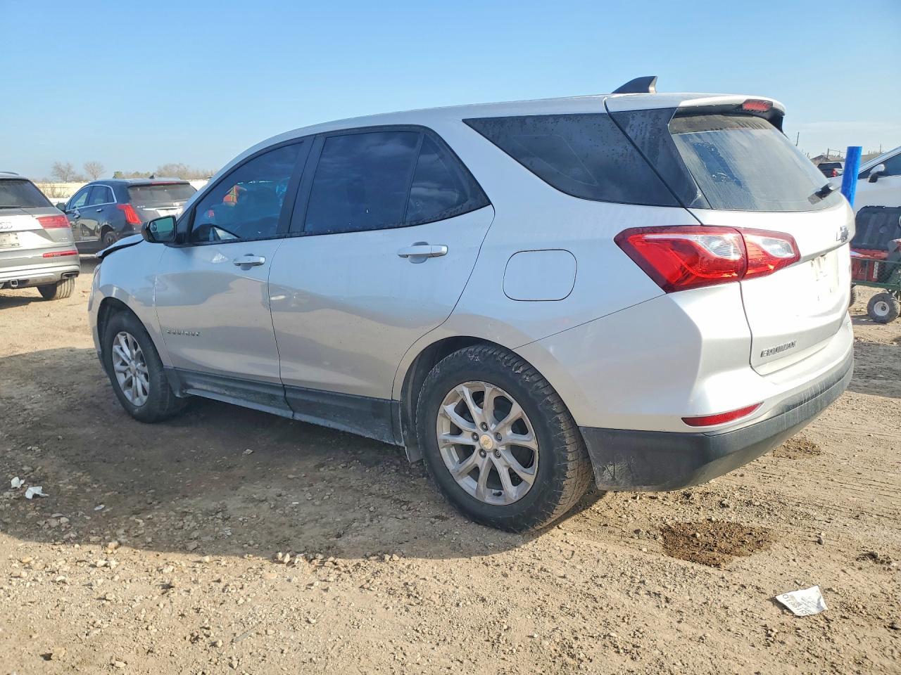 2021 Chevrolet Equinox Ls - zdjęcie 2