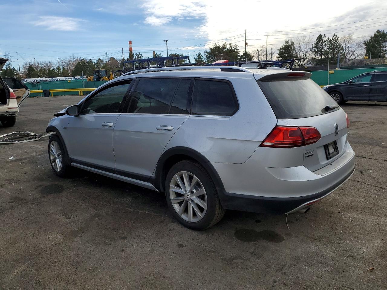 2017 Volkswagen Golf Alltrack S - zdjęcie 2