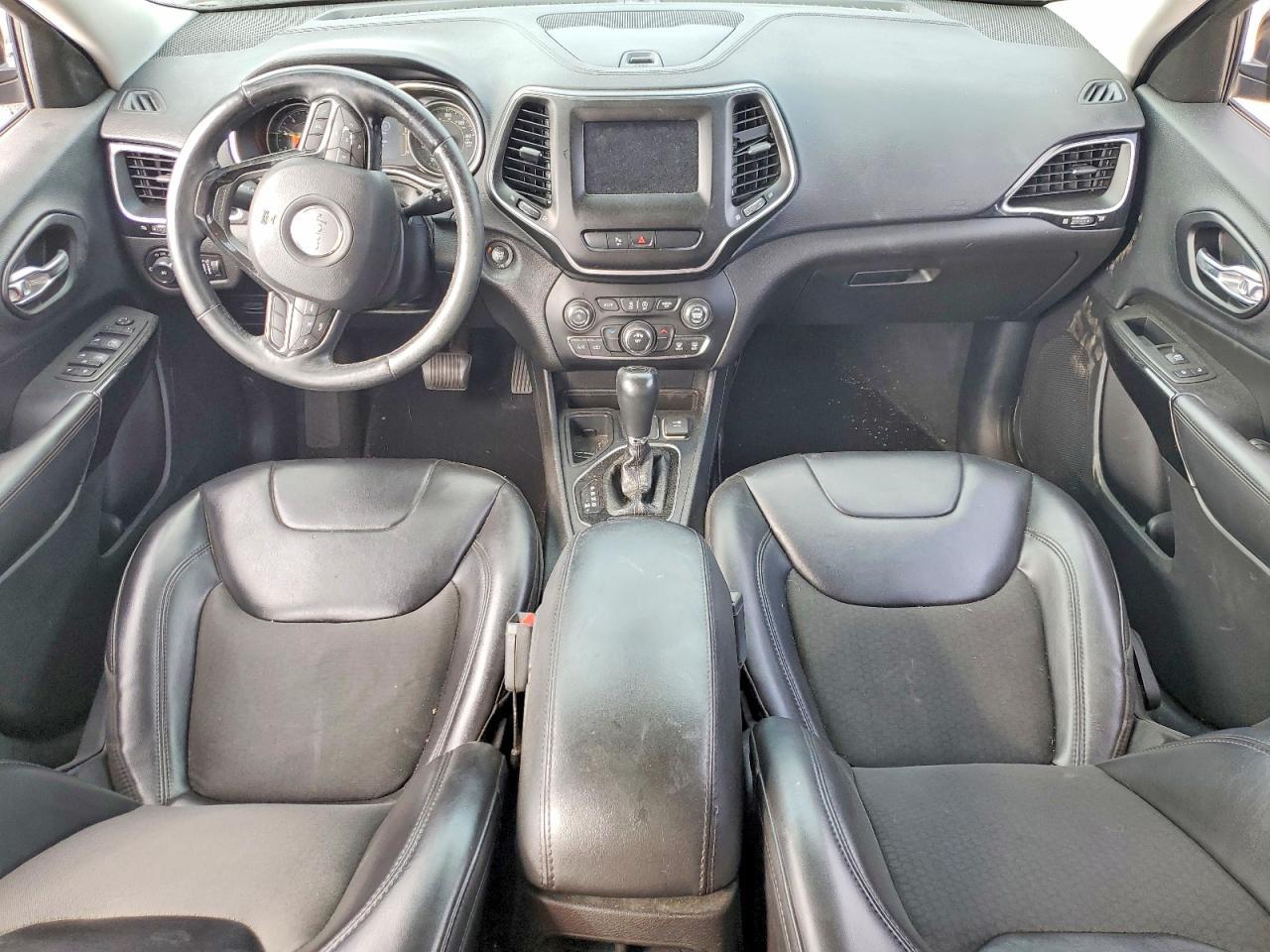 2019 Jeep Cherokee Latitude Plus - zdjęcie 8