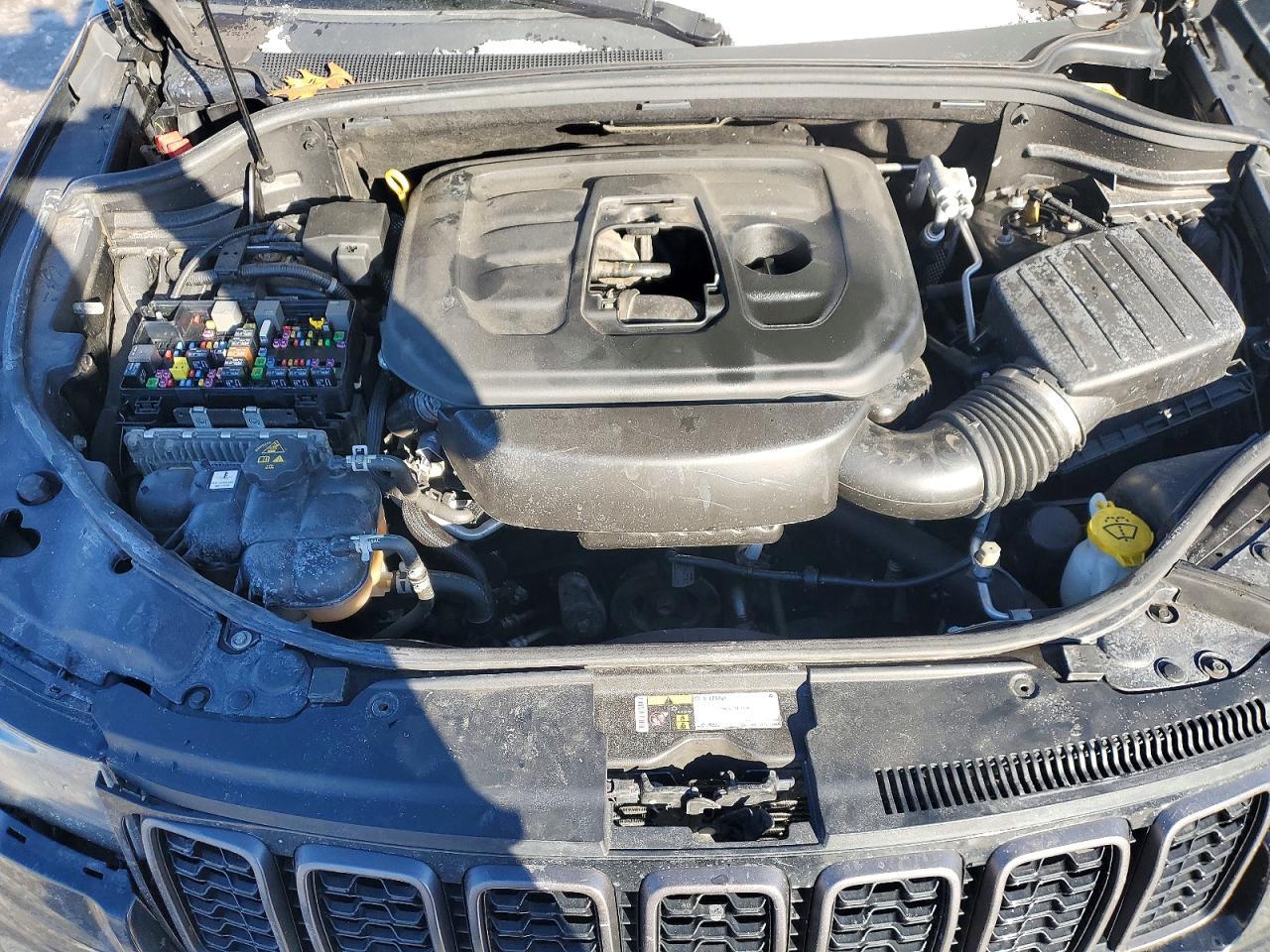 2019 Jeep Grand Cherokee Overland - zdjęcie 12