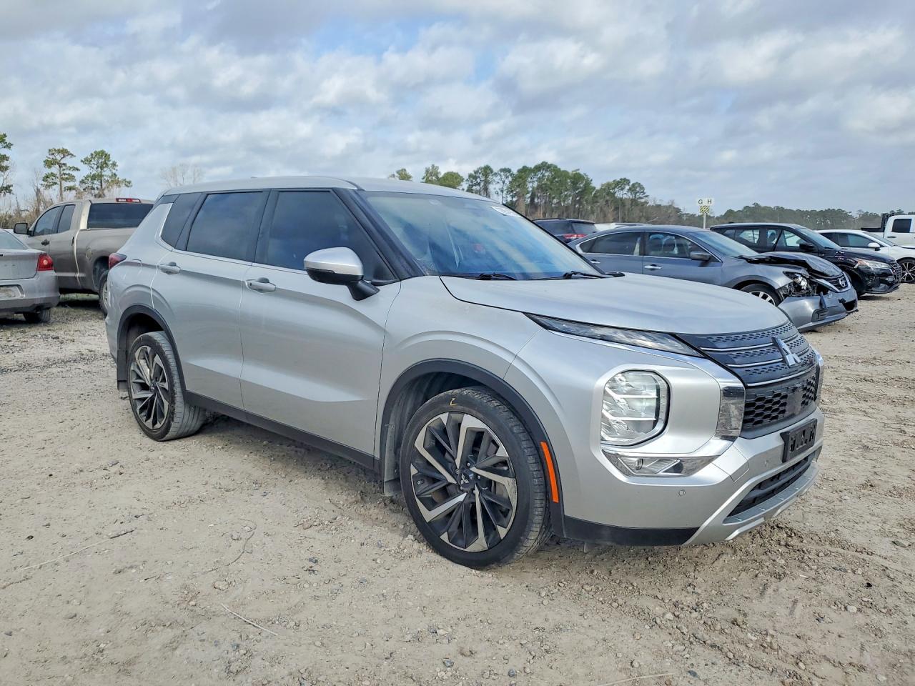 2022 Mitsubishi Outlander Se - zdjęcie 4
