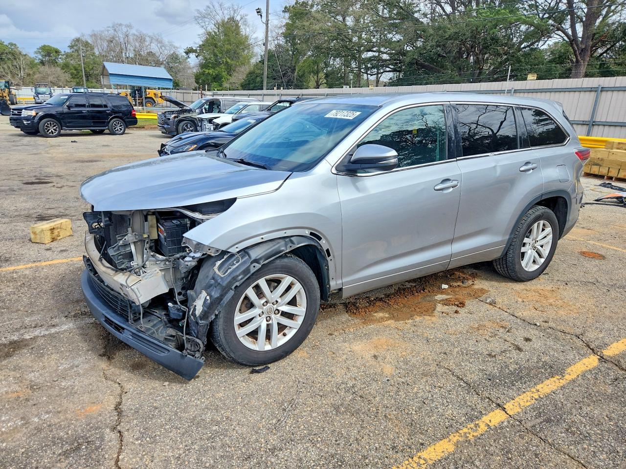 2015 Toyota Highlander Le - zdjęcie główne