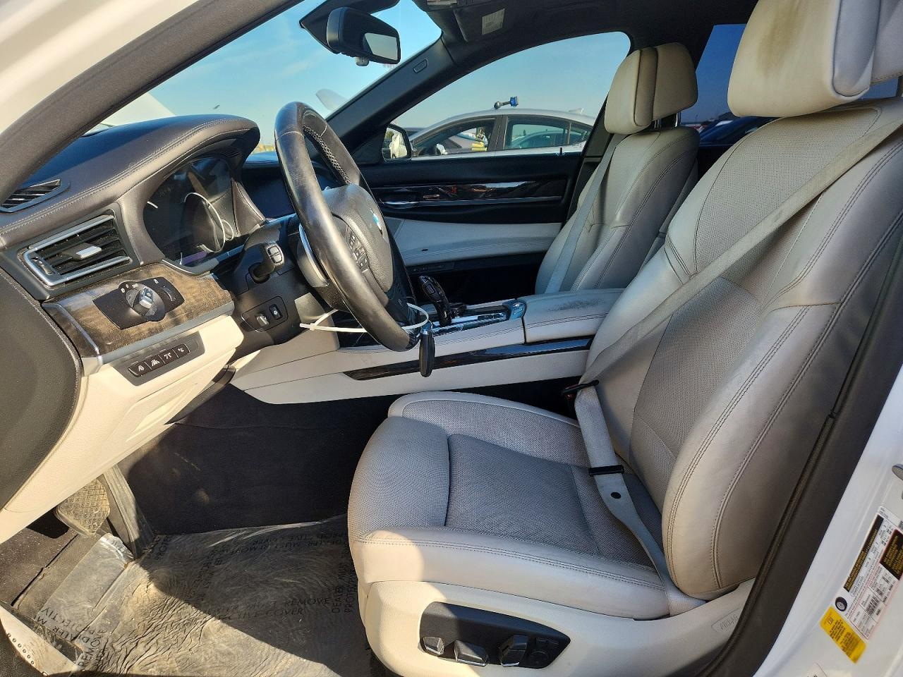 2015 BMW 750 Li - zdjęcie 7