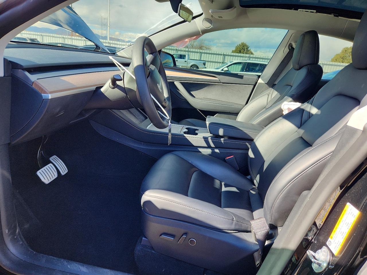 2025 Tesla Model Y - zdjęcie 7