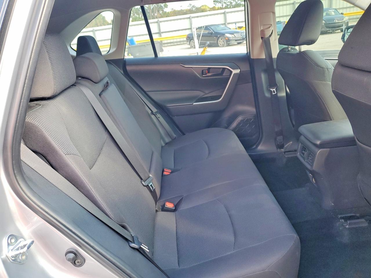 2025 Toyota Rav4 Le - zdjęcie 11