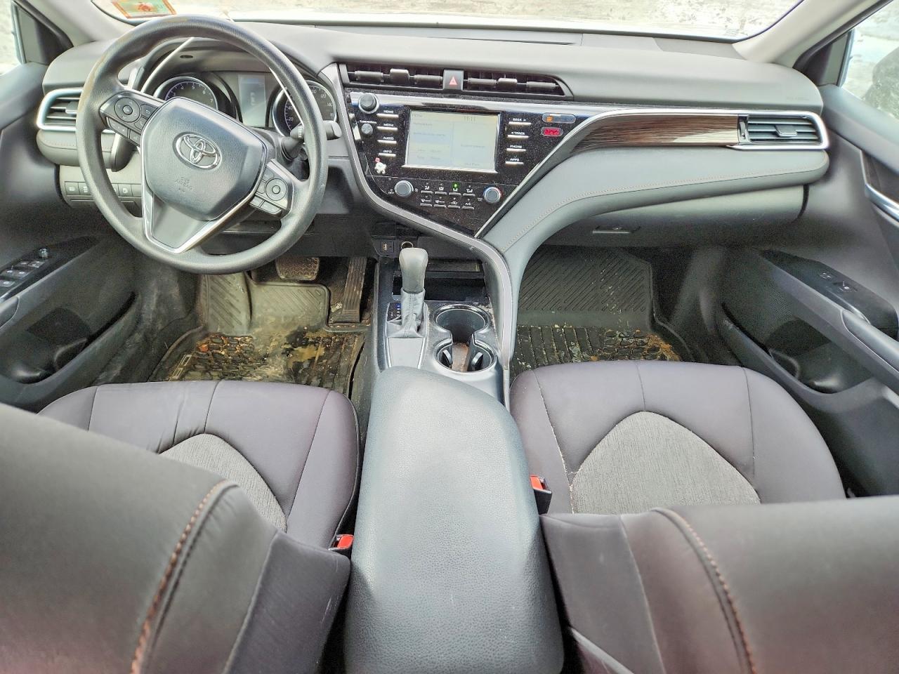 2018 Toyota Camry Le - zdjęcie 8
