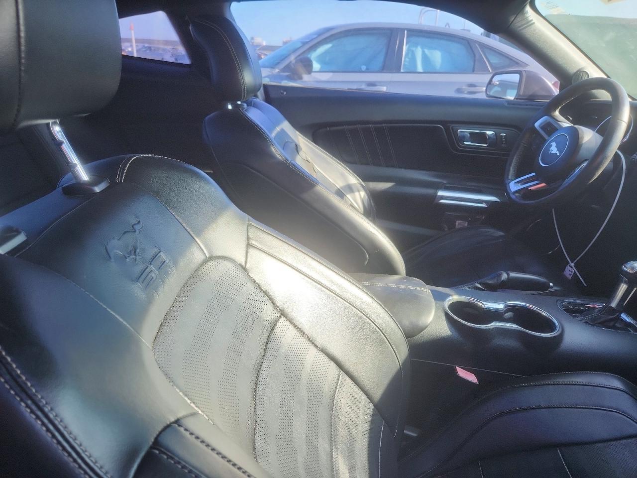 2015 Ford Mustang - zdjęcie 10