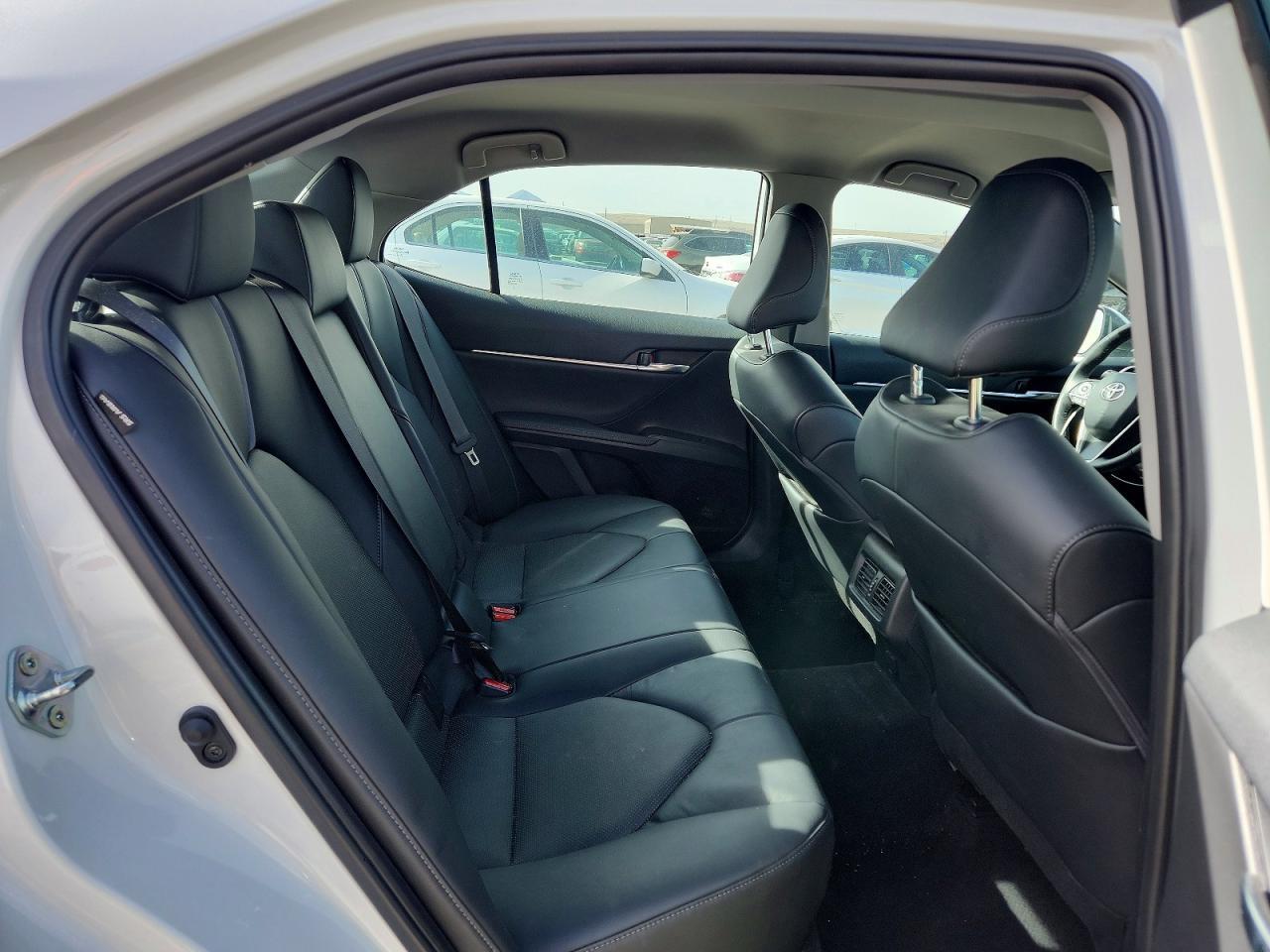 2022 Toyota Camry Xle - zdjęcie 10