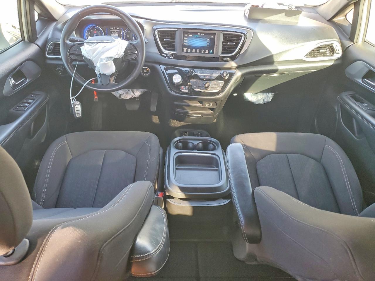 2020 Chrysler Pacifica Touring - zdjęcie 8