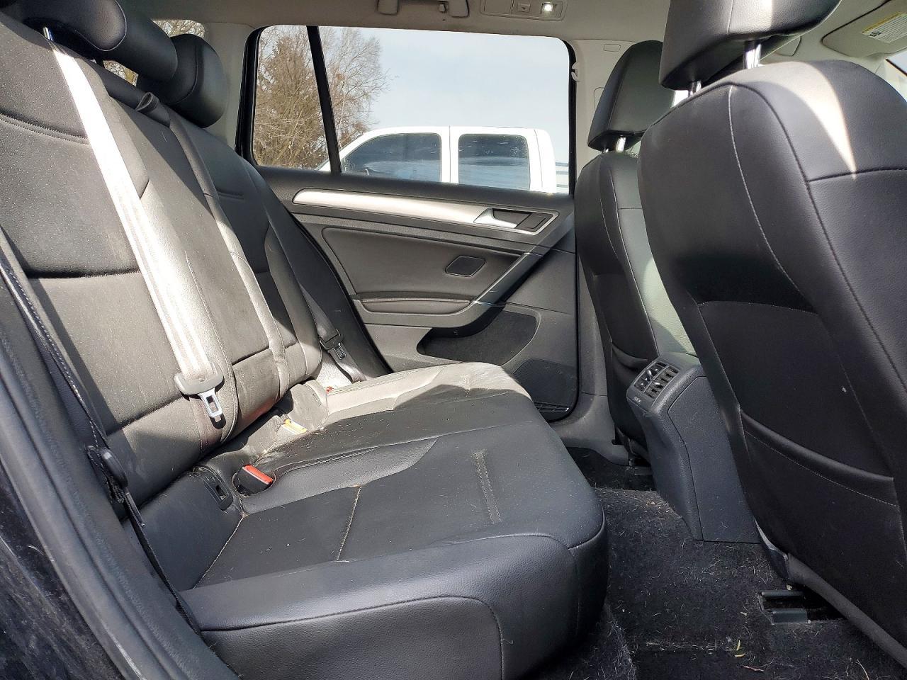 2017 Volkswagen Golf Sportwagen S - zdjęcie 10