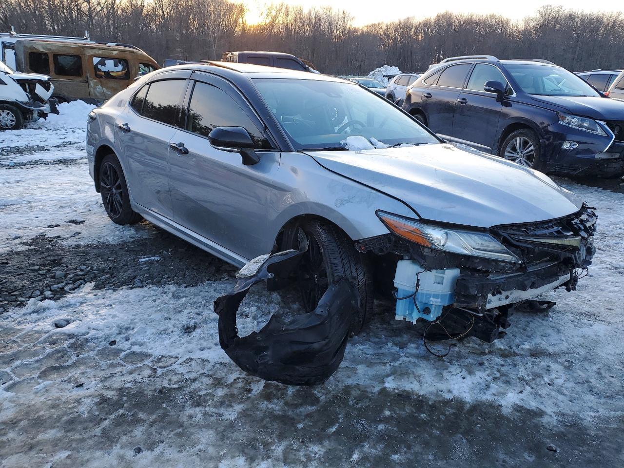 2019 Toyota Camry Xse - zdjęcie 4